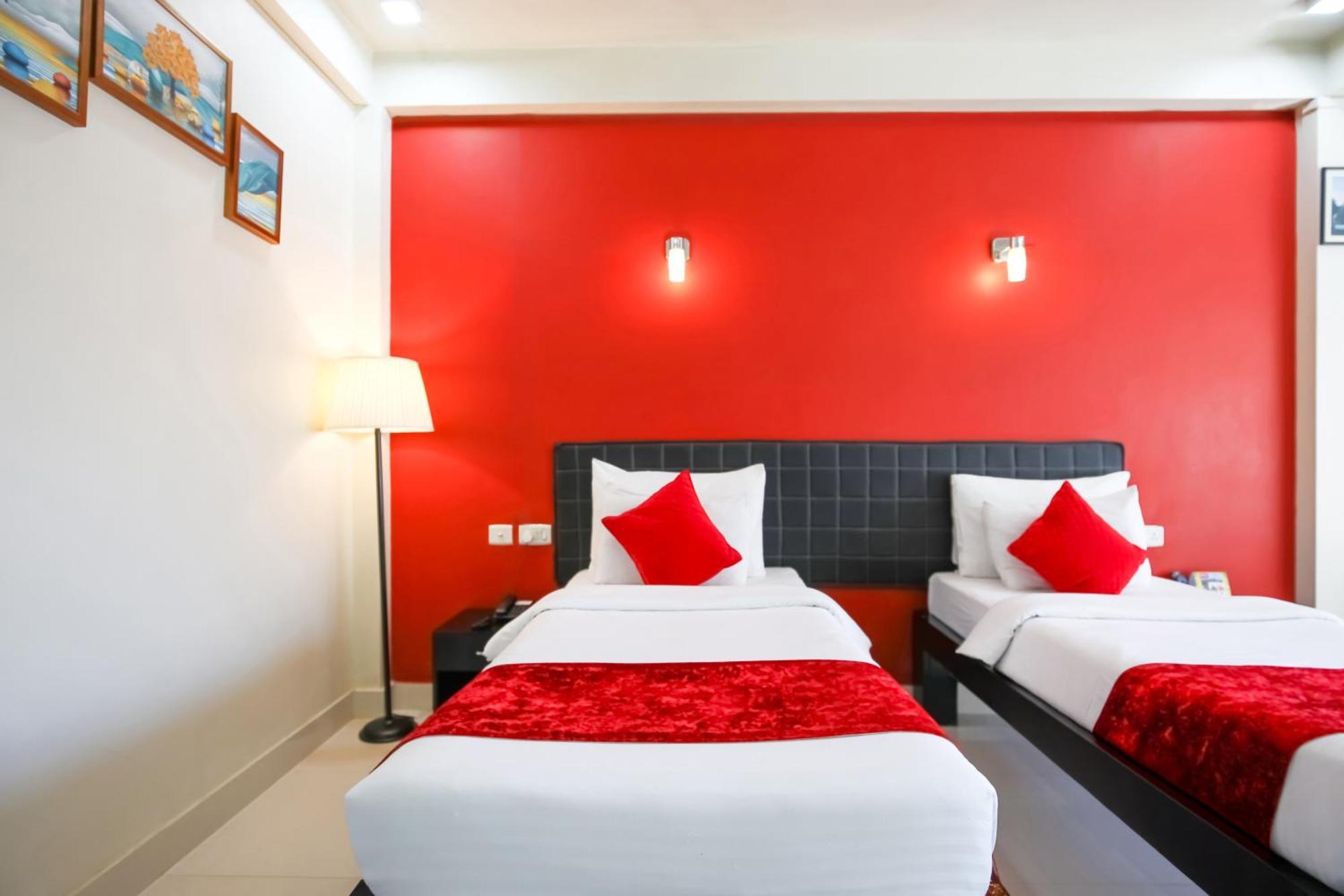 La Nicholas Lake View By Summit Hotels Shillong Phòng bức ảnh